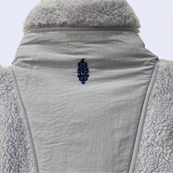 NWOT FREE PEOPLE Scout It Out Fleece Vest - Picture 2 of 8
